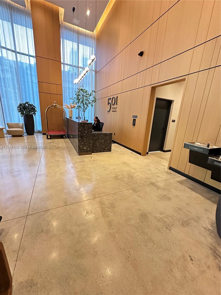 121 NE 5th #2712 Miami, FL 33132