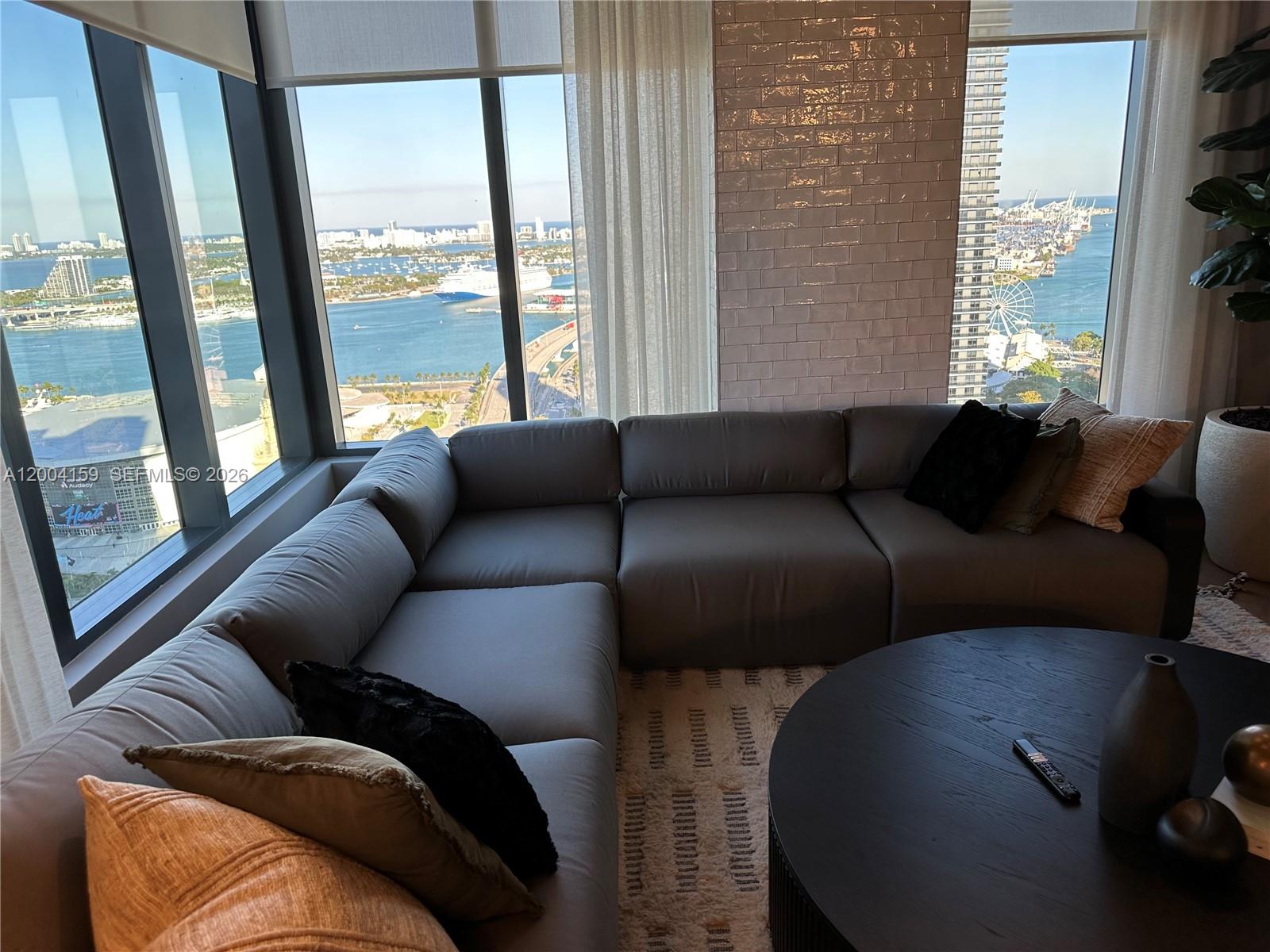 121 NE 5th #2712 Miami, FL 33132