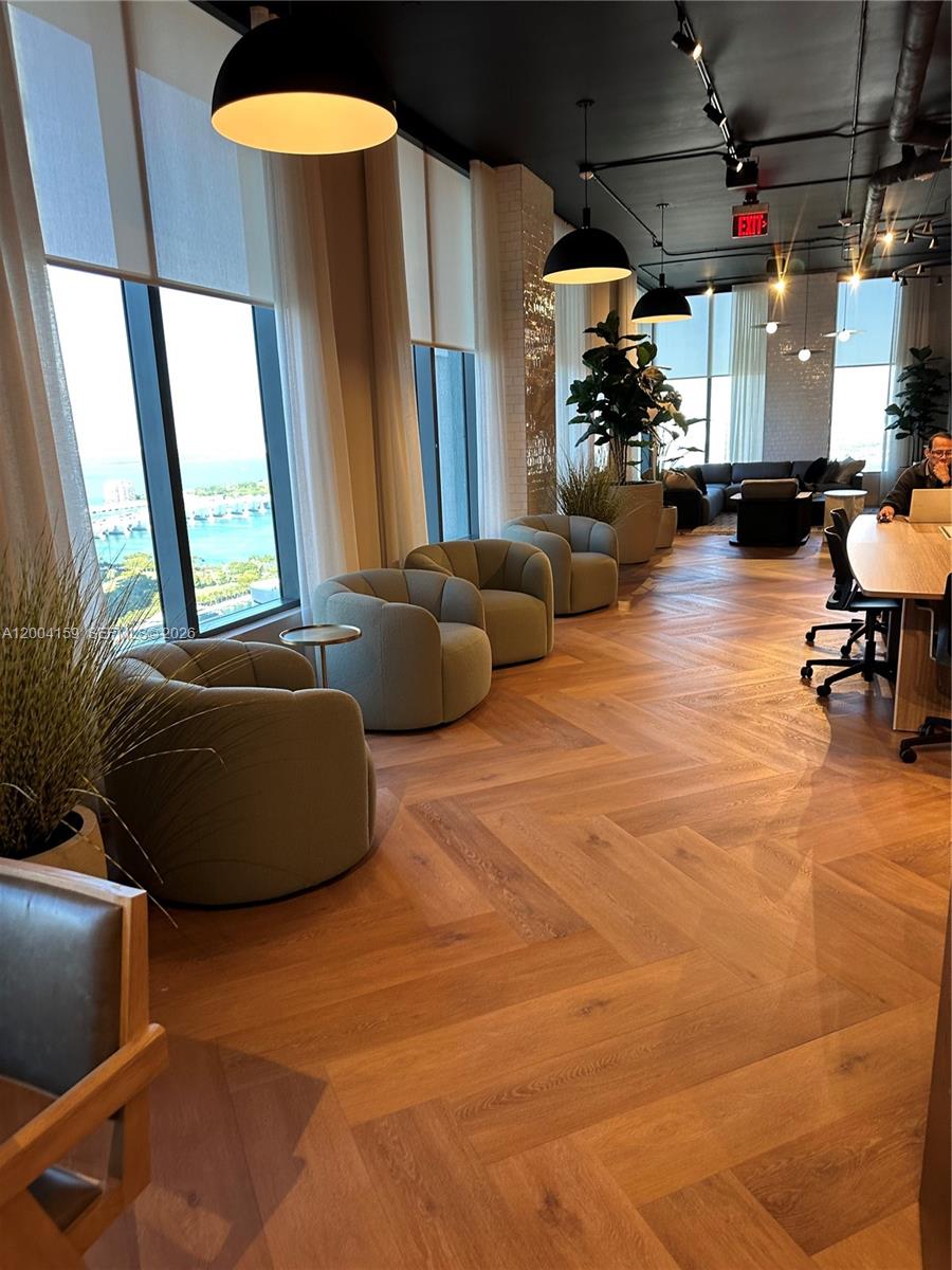 121 NE 5th #2712 Miami, FL 33132