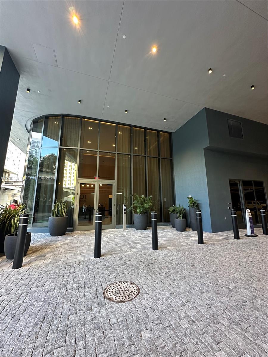 121 NE 5th #2712 Miami, FL 33132