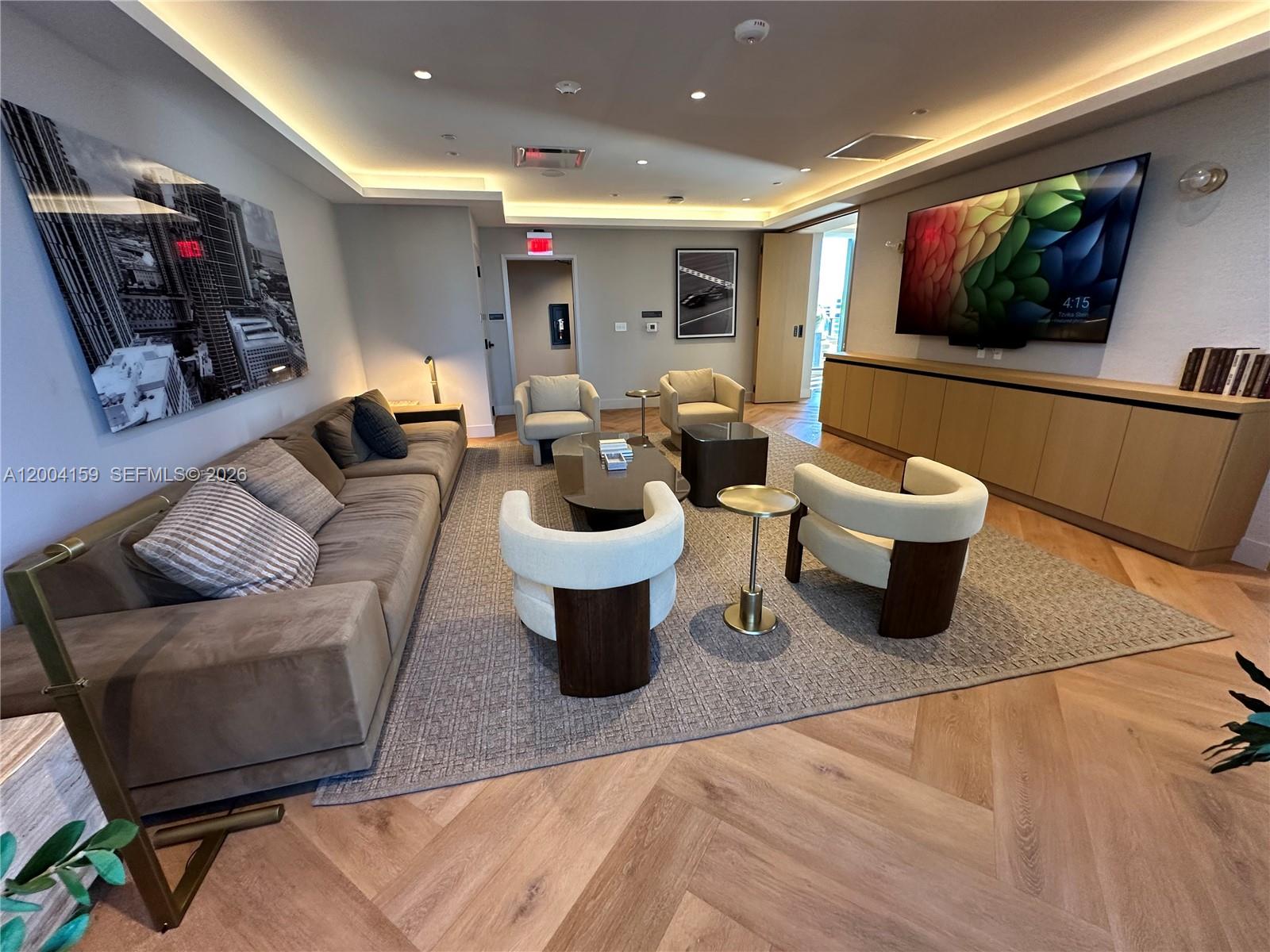 121 NE 5th #2712 Miami, FL 33132