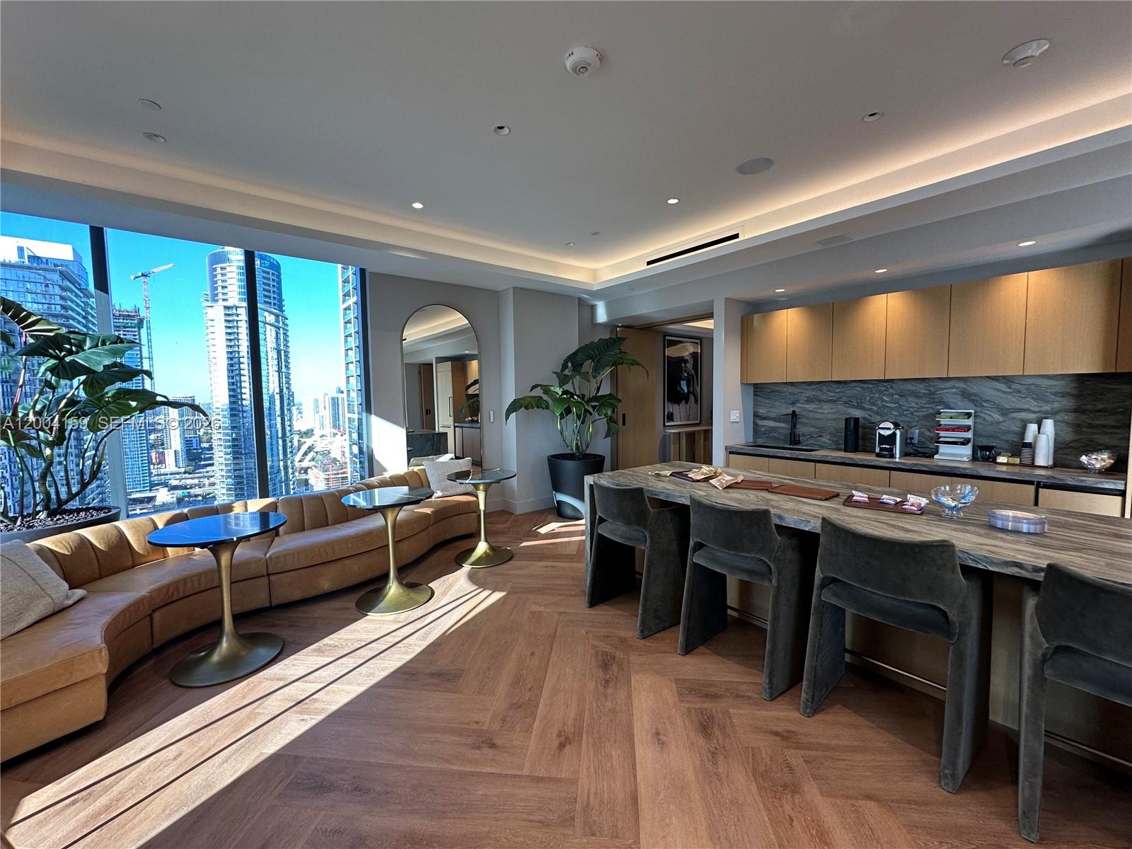 121 NE 5th #2712 Miami, FL 33132