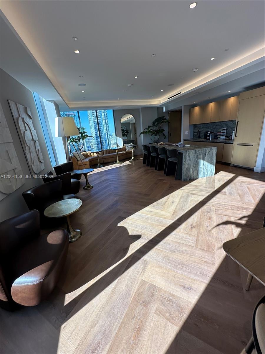 121 NE 5th #2712 Miami, FL 33132