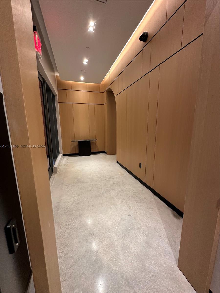 121 NE 5th #2712 Miami, FL 33132