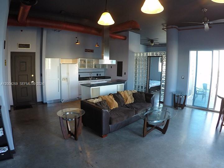 10 SW South Riv Dr #611