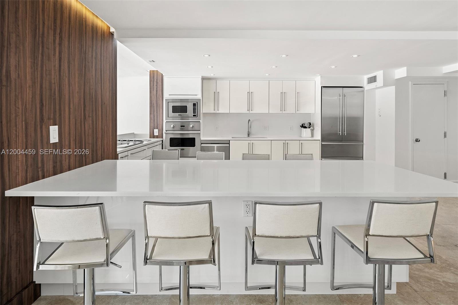 600 Grapetree Dr #3BS Key Biscayne, FL 33149