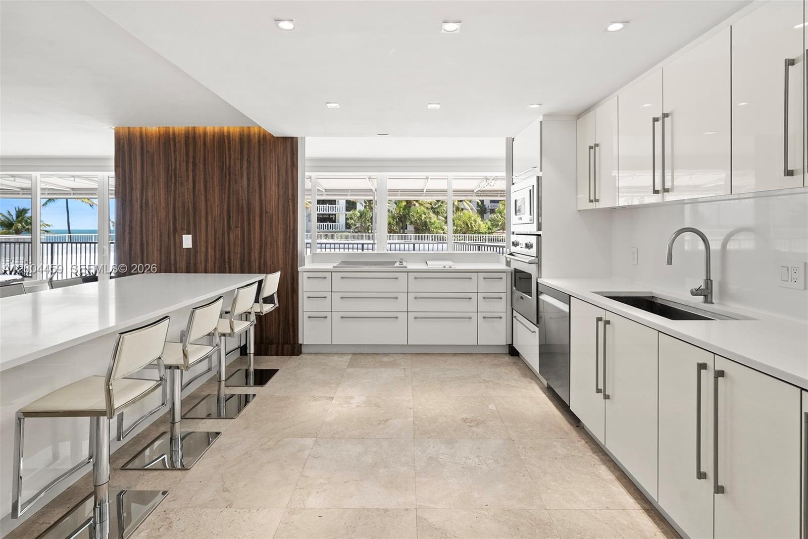 600 Grapetree Dr #3BS Key Biscayne, FL 33149