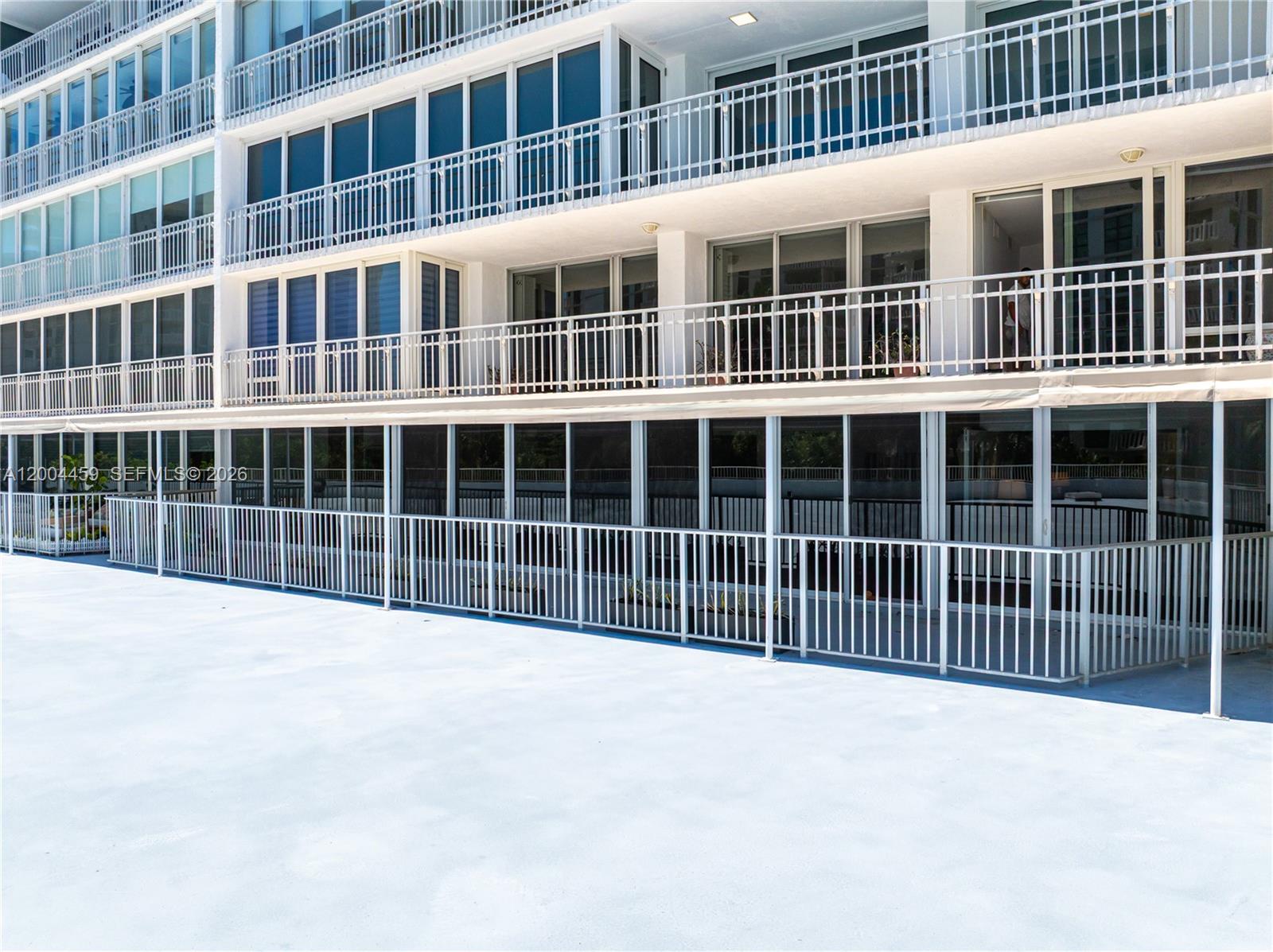 600 Grapetree Dr #3BS Key Biscayne, FL 33149