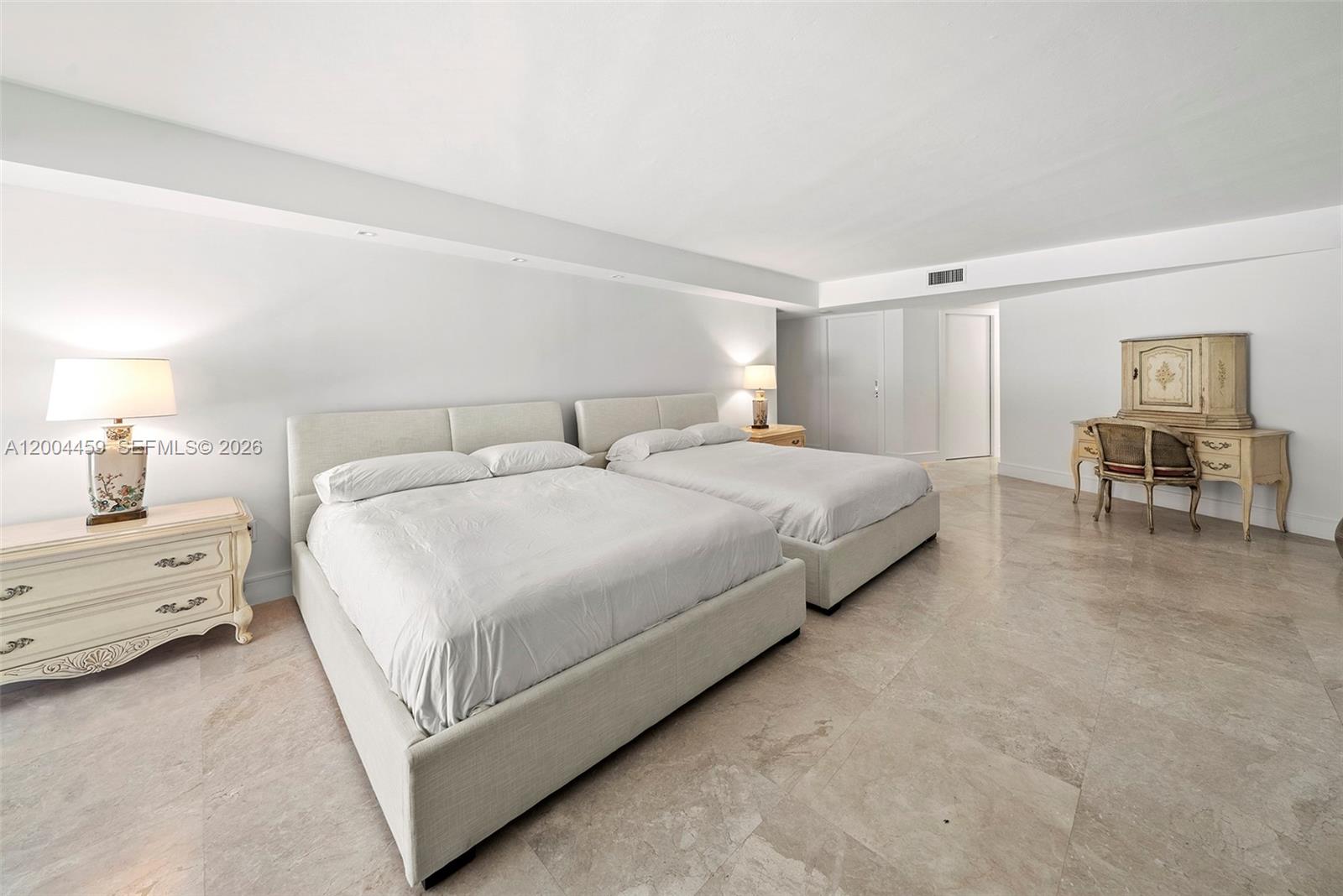 600 Grapetree Dr #3BS Key Biscayne, FL 33149