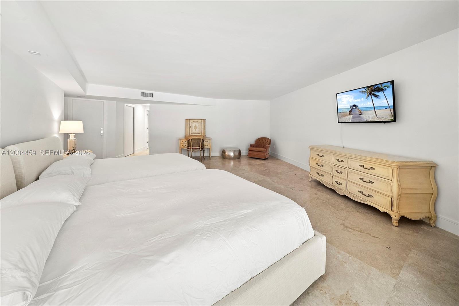 600 Grapetree Dr #3BS Key Biscayne, FL 33149