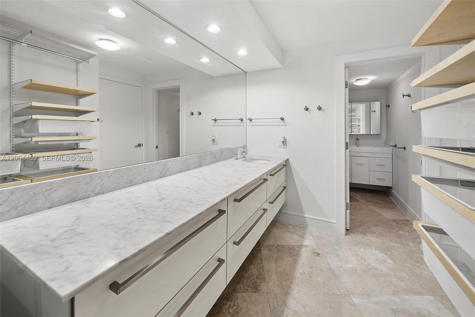 600 Grapetree Dr #3BS Key Biscayne, FL 33149