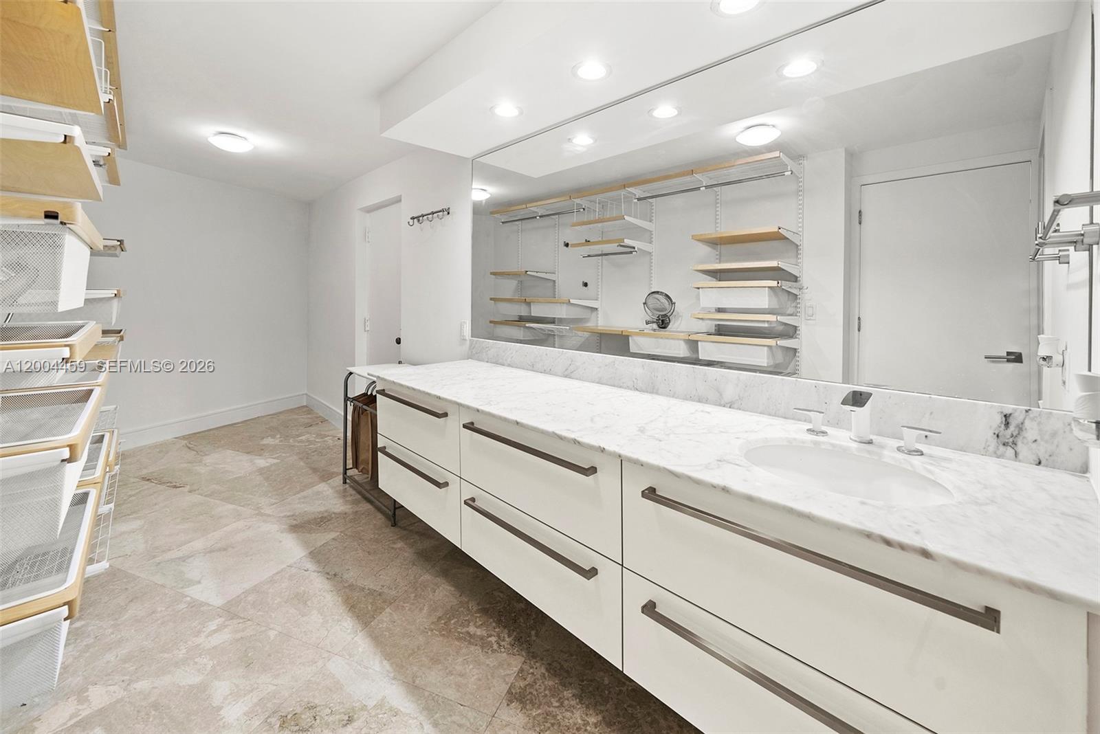 600 Grapetree Dr #3BS Key Biscayne, FL 33149