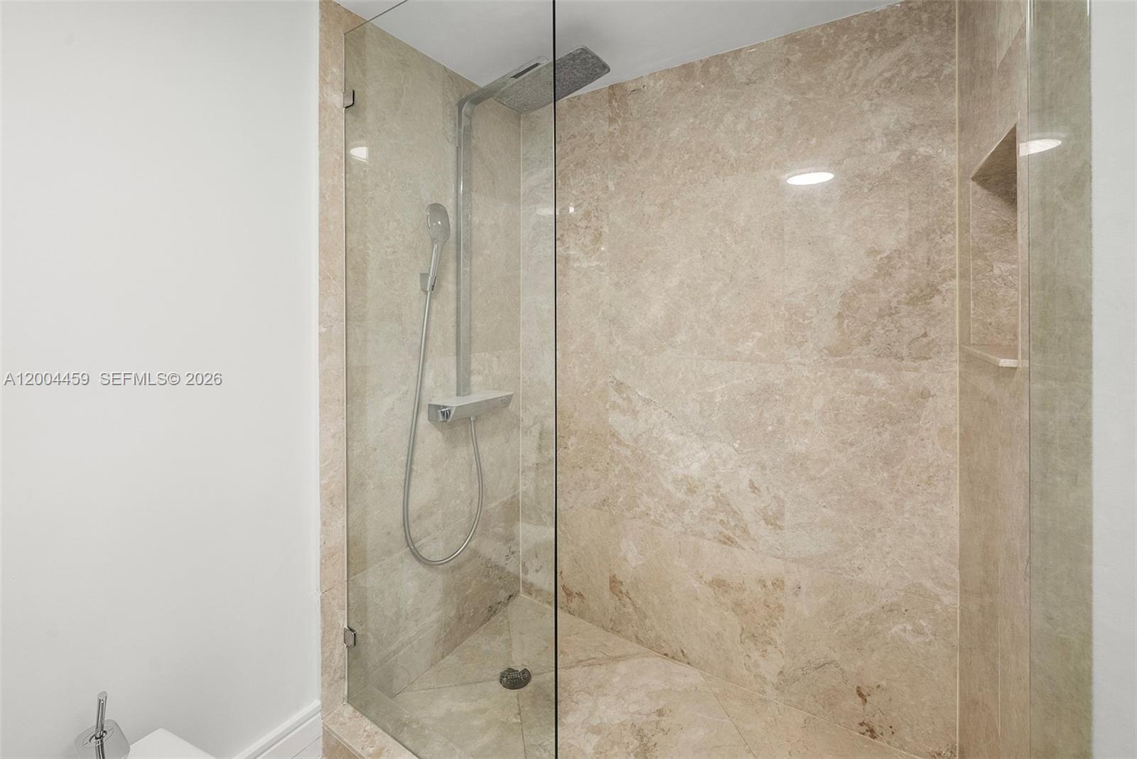 600 Grapetree Dr #3BS Key Biscayne, FL 33149