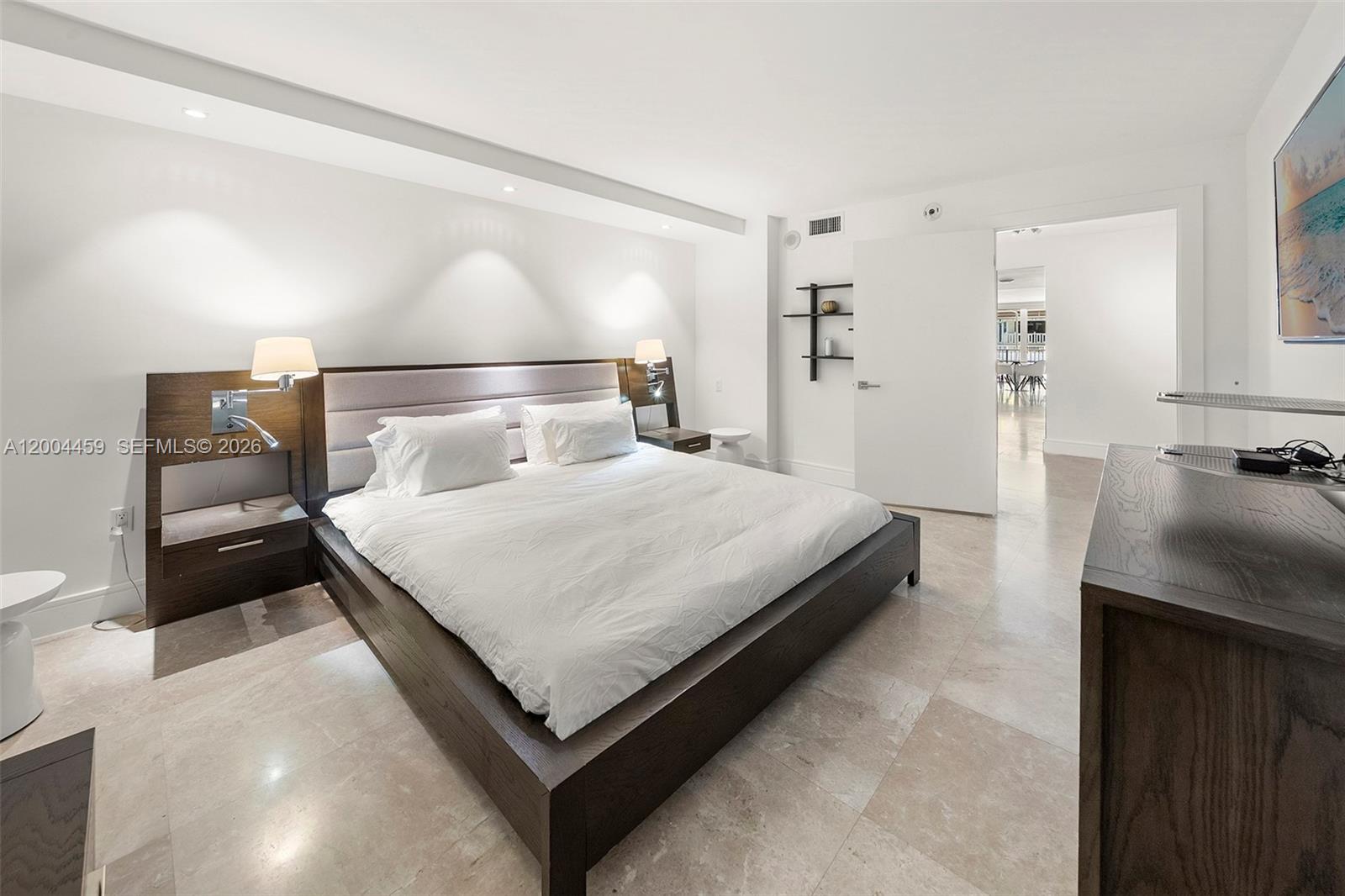 600 Grapetree Dr #3BS Key Biscayne, FL 33149