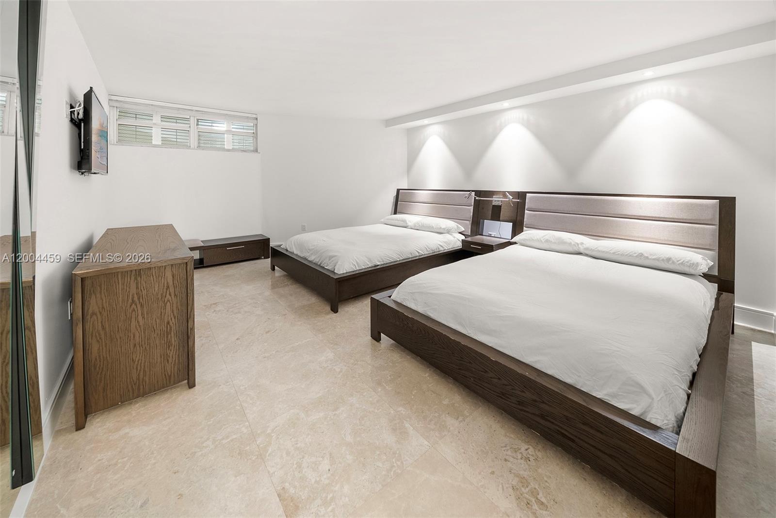 600 Grapetree Dr #3BS Key Biscayne, FL 33149