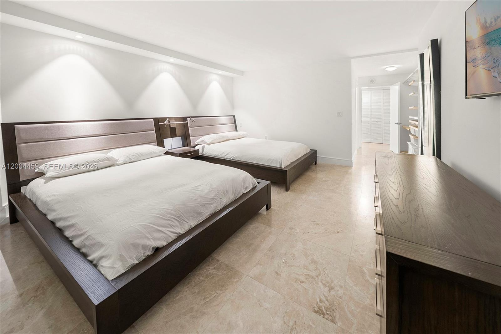 600 Grapetree Dr #3BS Key Biscayne, FL 33149