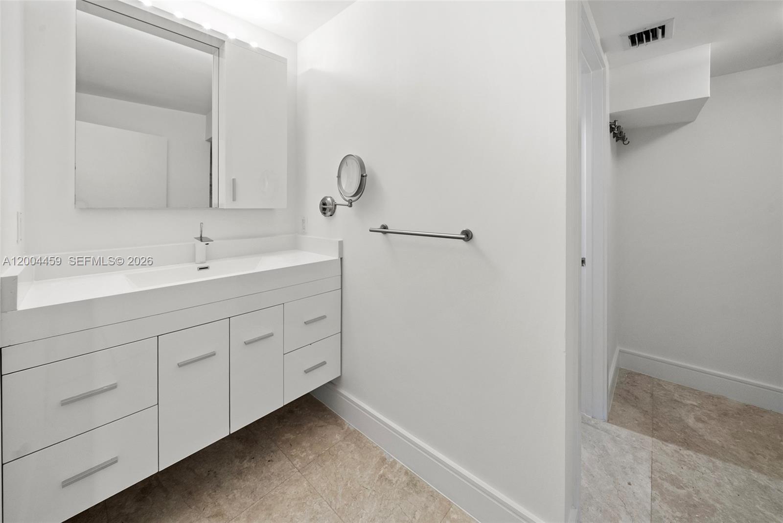 600 Grapetree Dr #3BS Key Biscayne, FL 33149