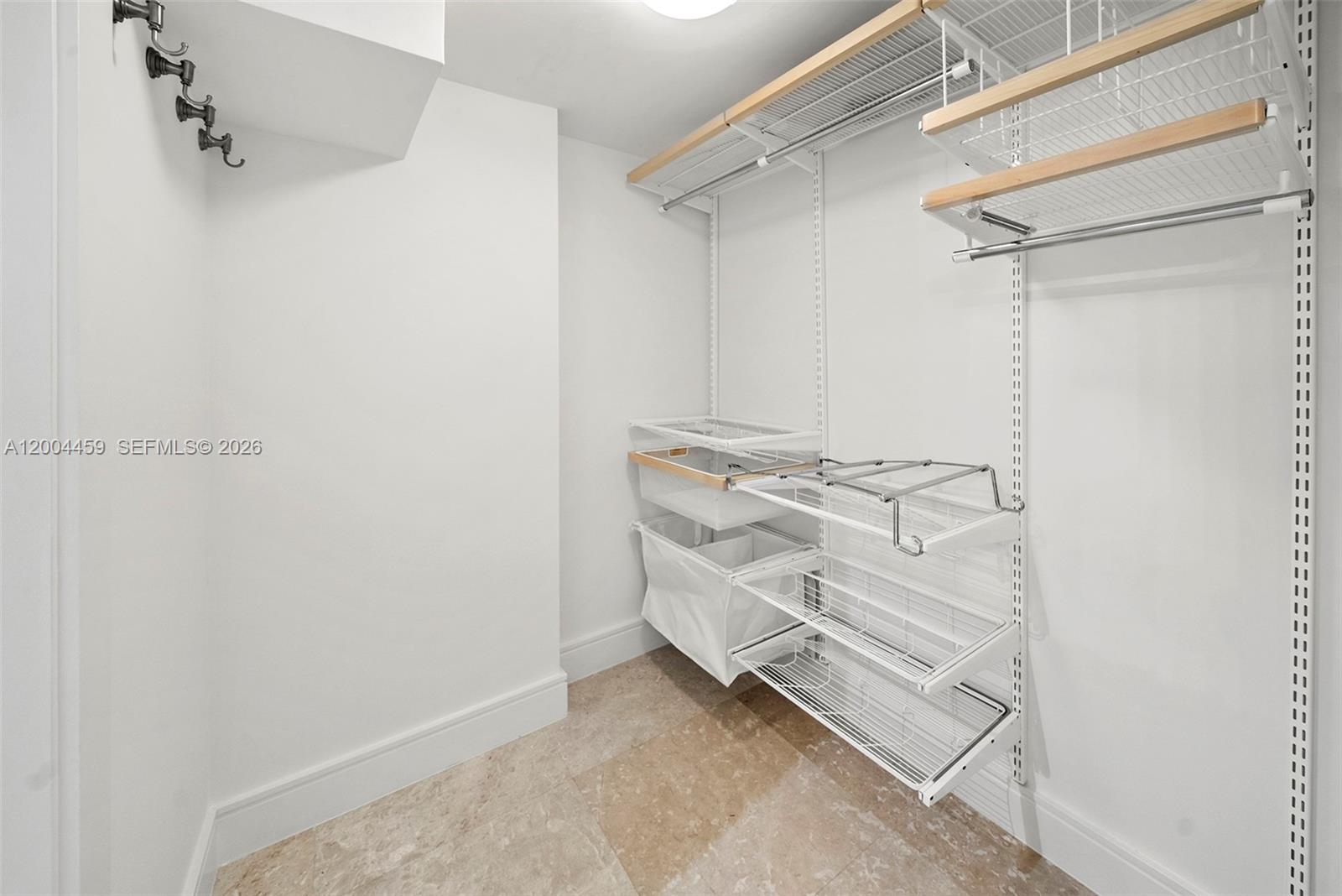 600 Grapetree Dr #3BS Key Biscayne, FL 33149