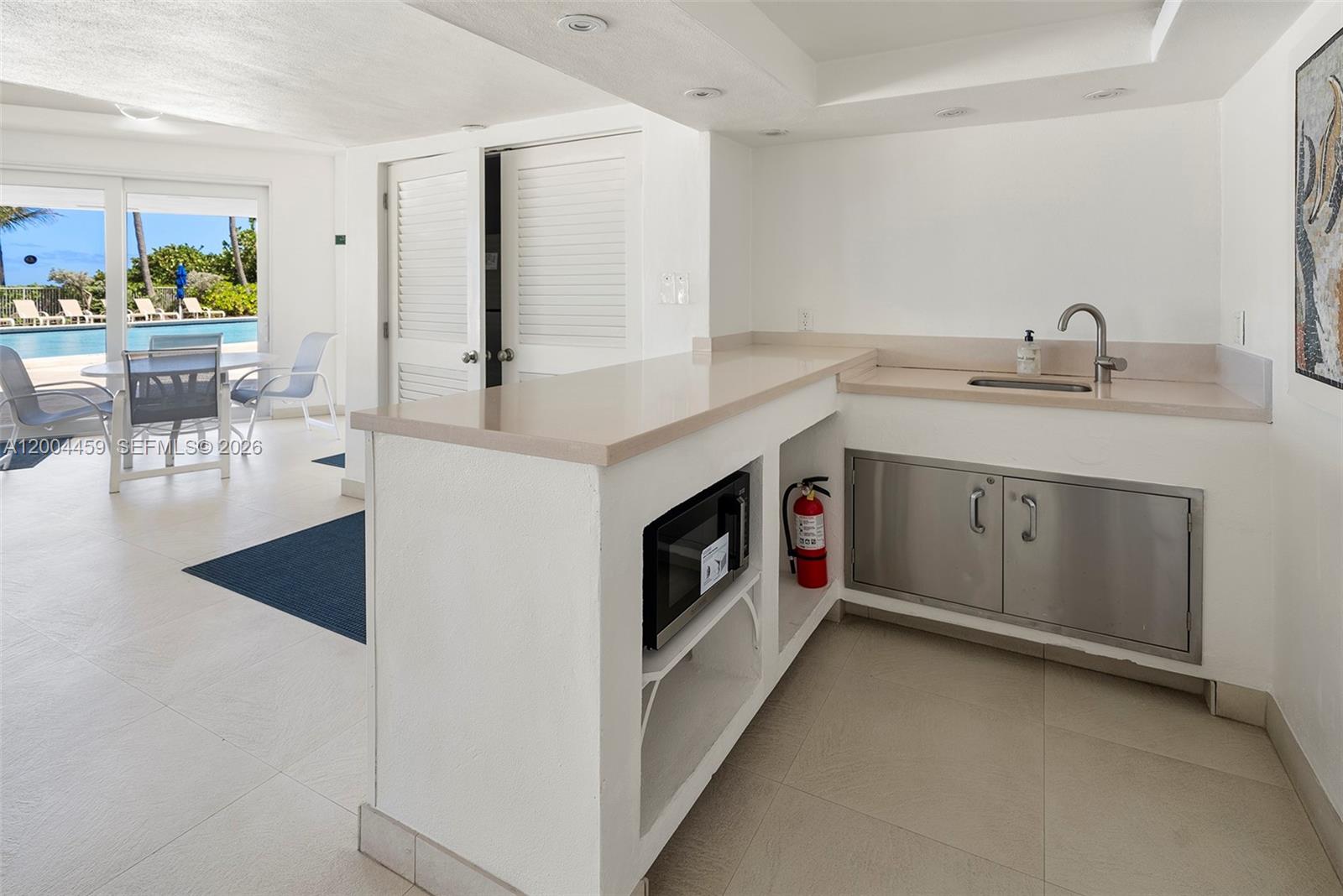 600 Grapetree Dr #3BS Key Biscayne, FL 33149