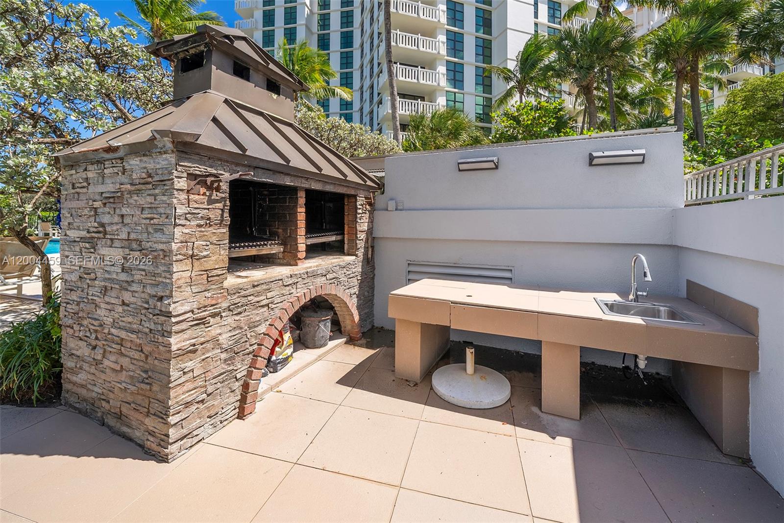 600 Grapetree Dr #3BS Key Biscayne, FL 33149