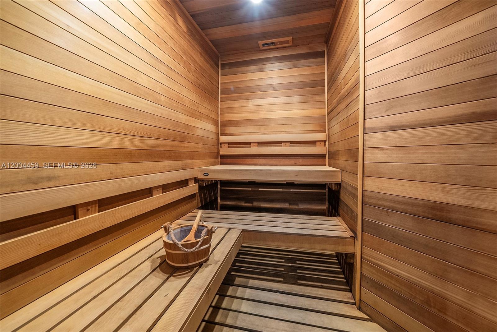 600 Grapetree Dr #3BS Key Biscayne, FL 33149