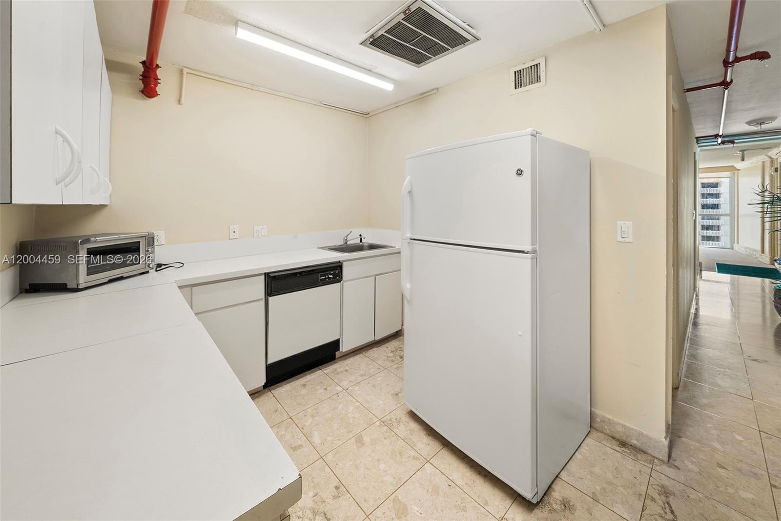 600 Grapetree Dr #3BS Key Biscayne, FL 33149