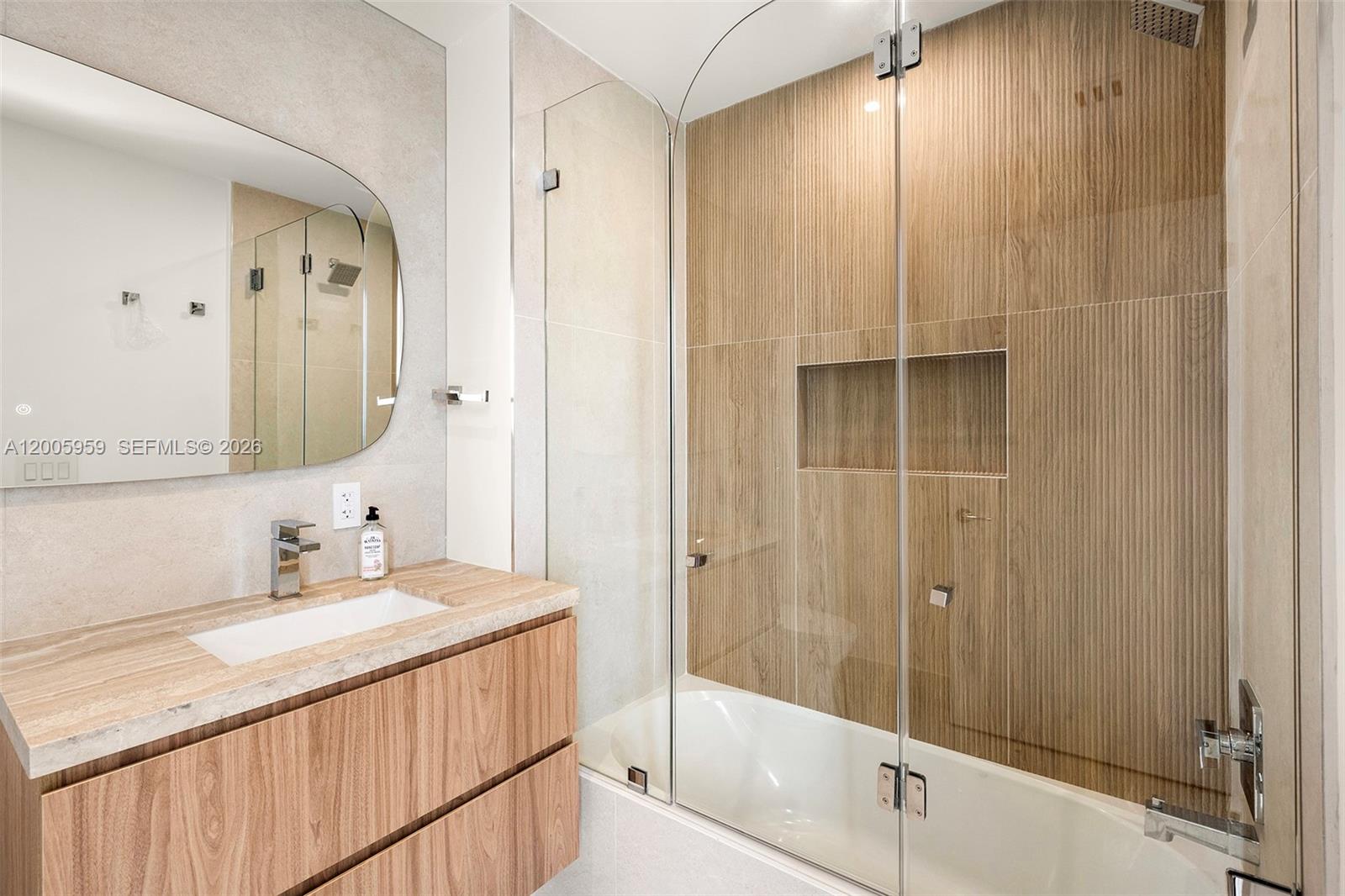 700 NE 24th St #3201 Miami, FL 33137