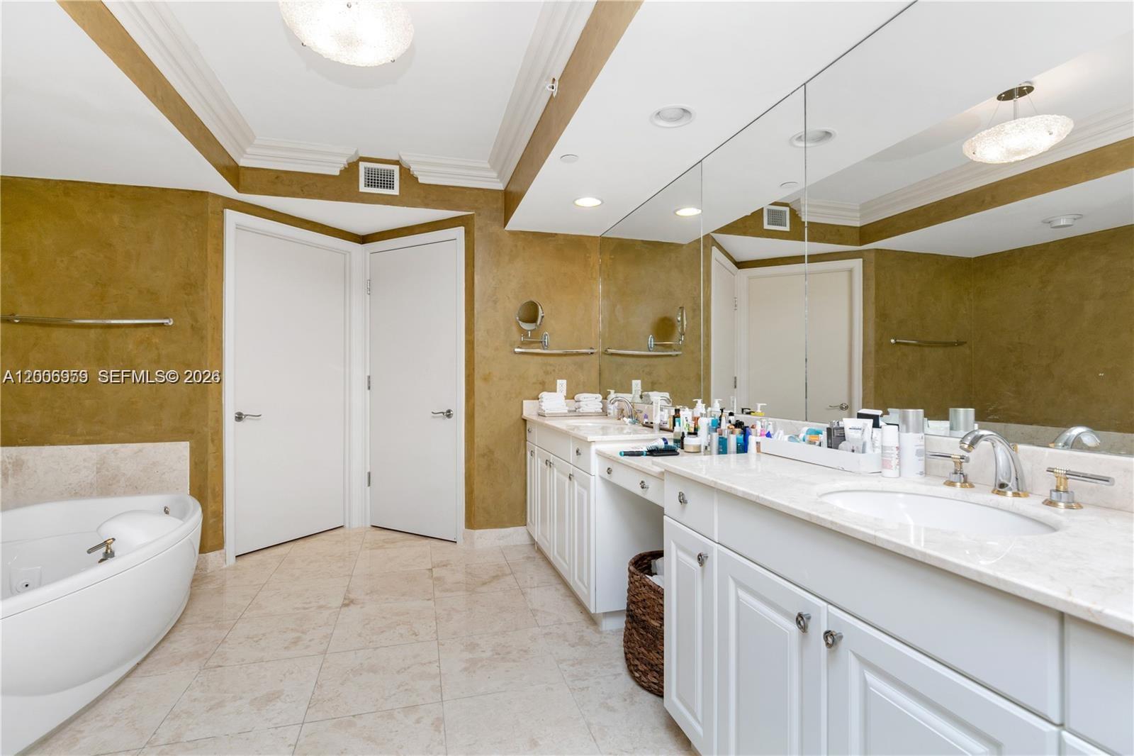 20201 E Country Clb Dr #1006 Aventura, FL 33180