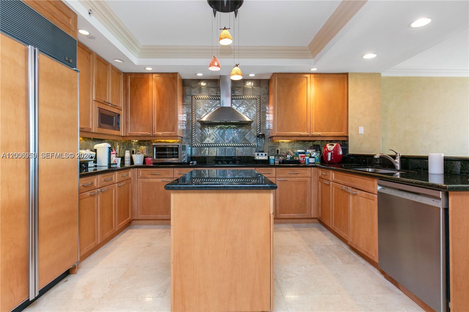 20201 E Country Clb Dr #1006 Aventura, FL 33180