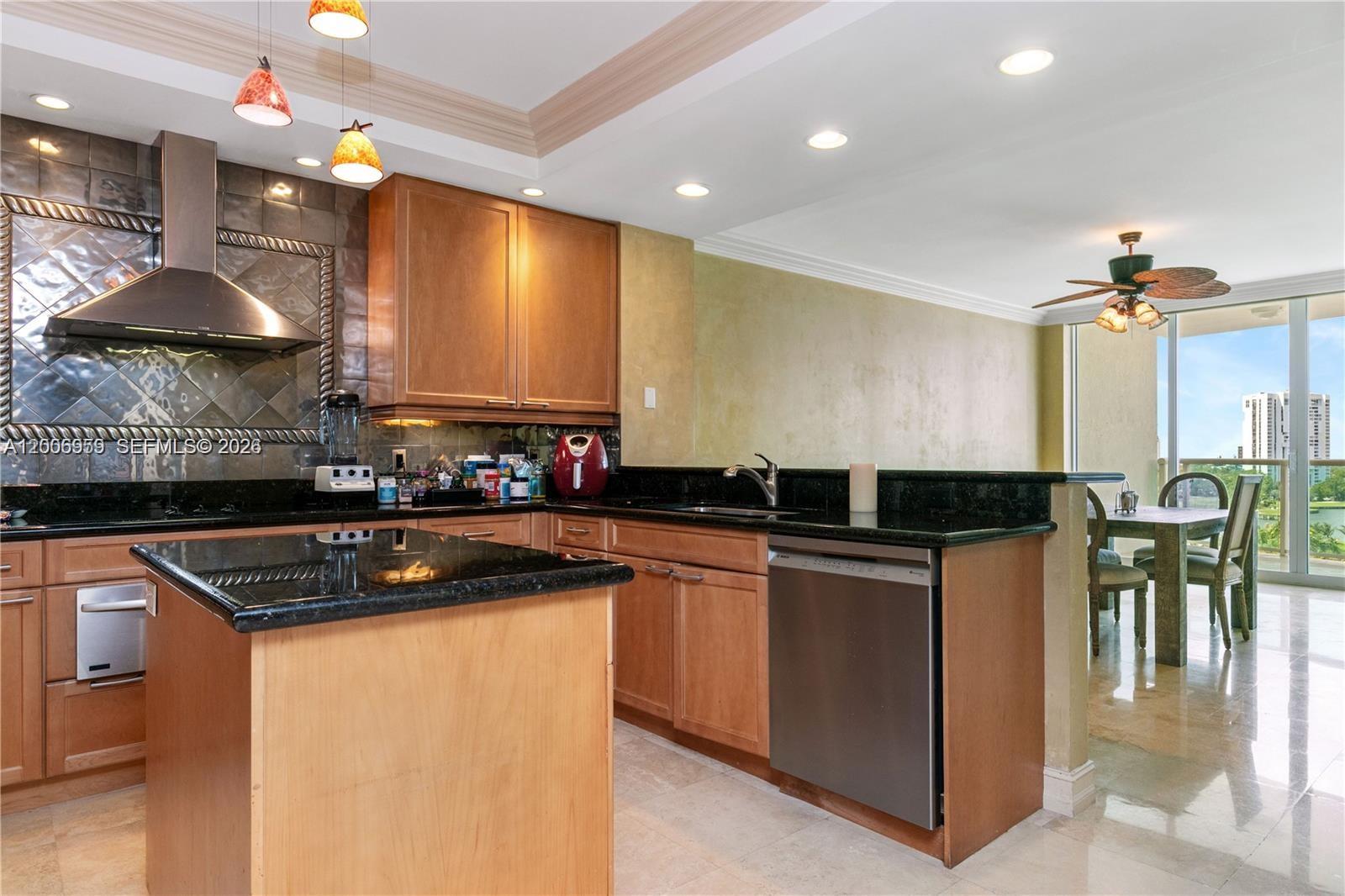 20201 E Country Clb Dr #1006 Aventura, FL 33180