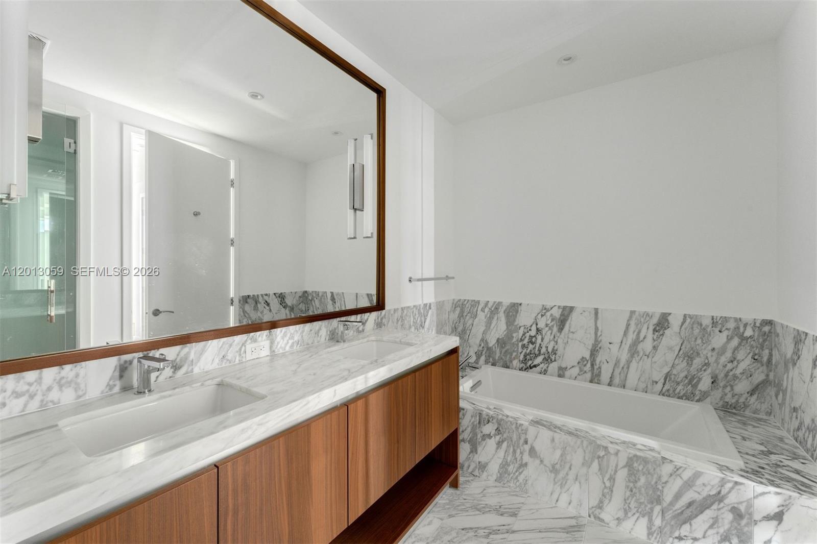175 SE 25th Rd #3601 Miami, FL 33129