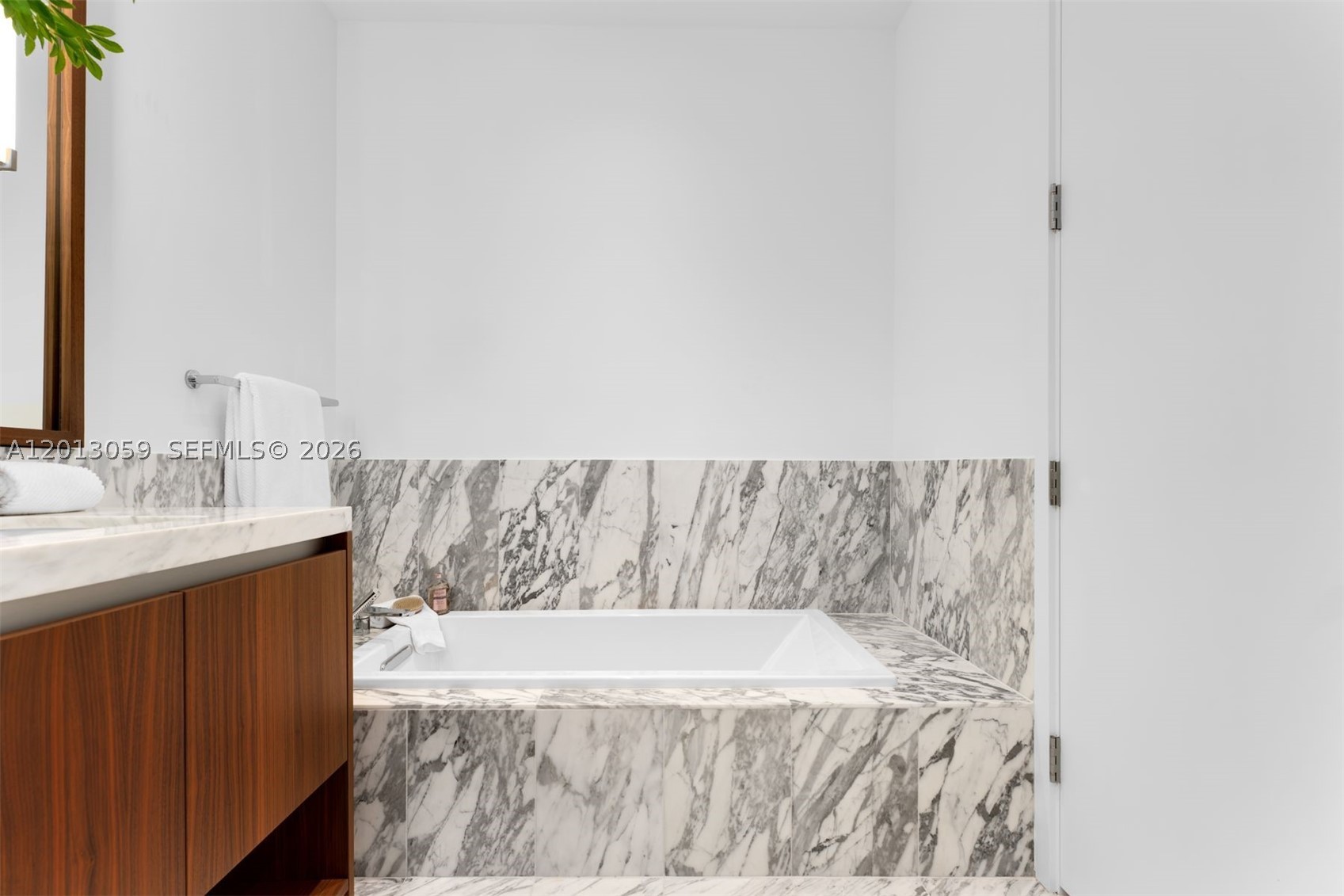 175 SE 25th Rd #3601 Miami, FL 33129