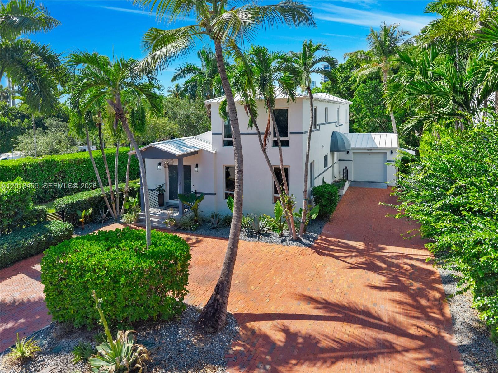 1281 S Venetian Way Miami, FL 33139