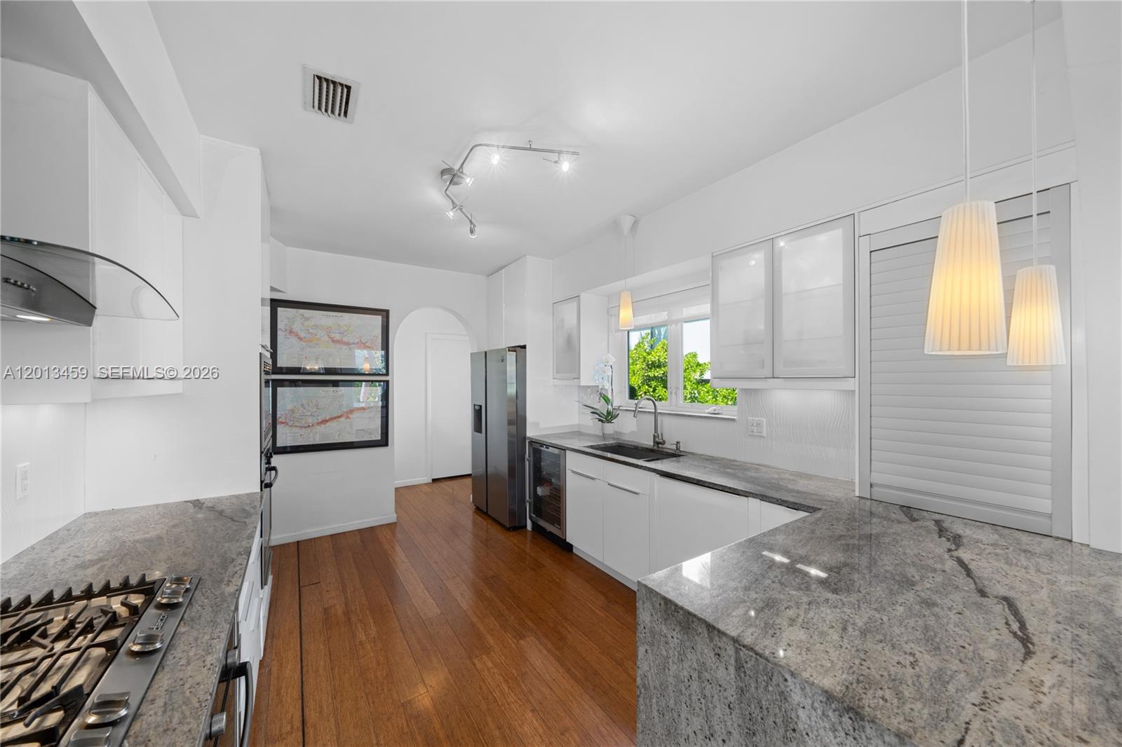 1281 S Venetian Way Miami, FL 33139