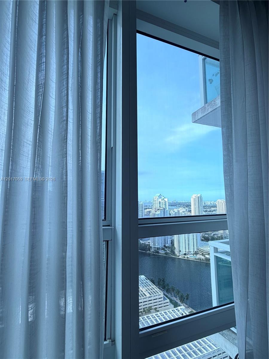 950 Brickell Bay Dr #4208