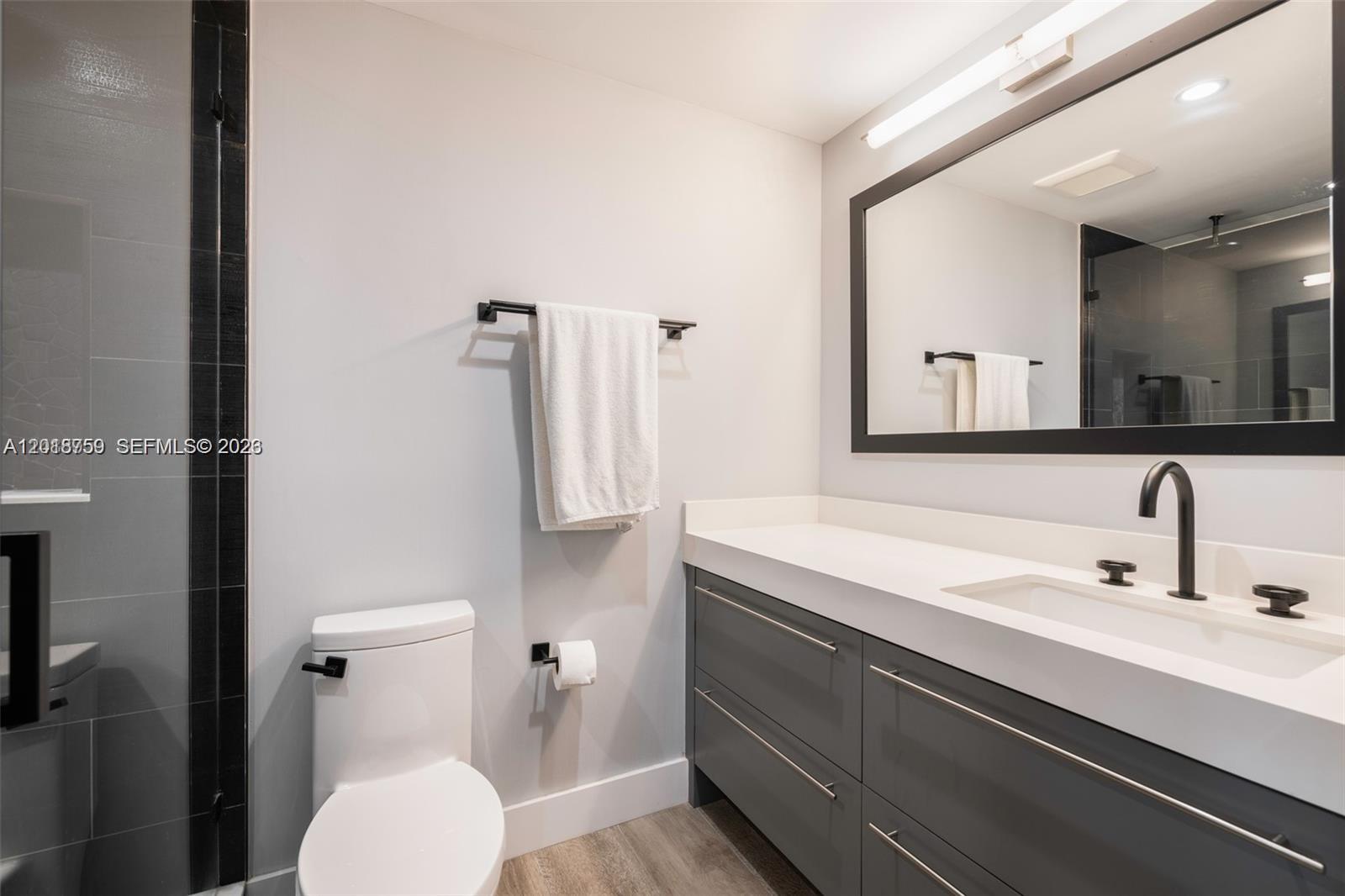 image 1000 Venetian Way12