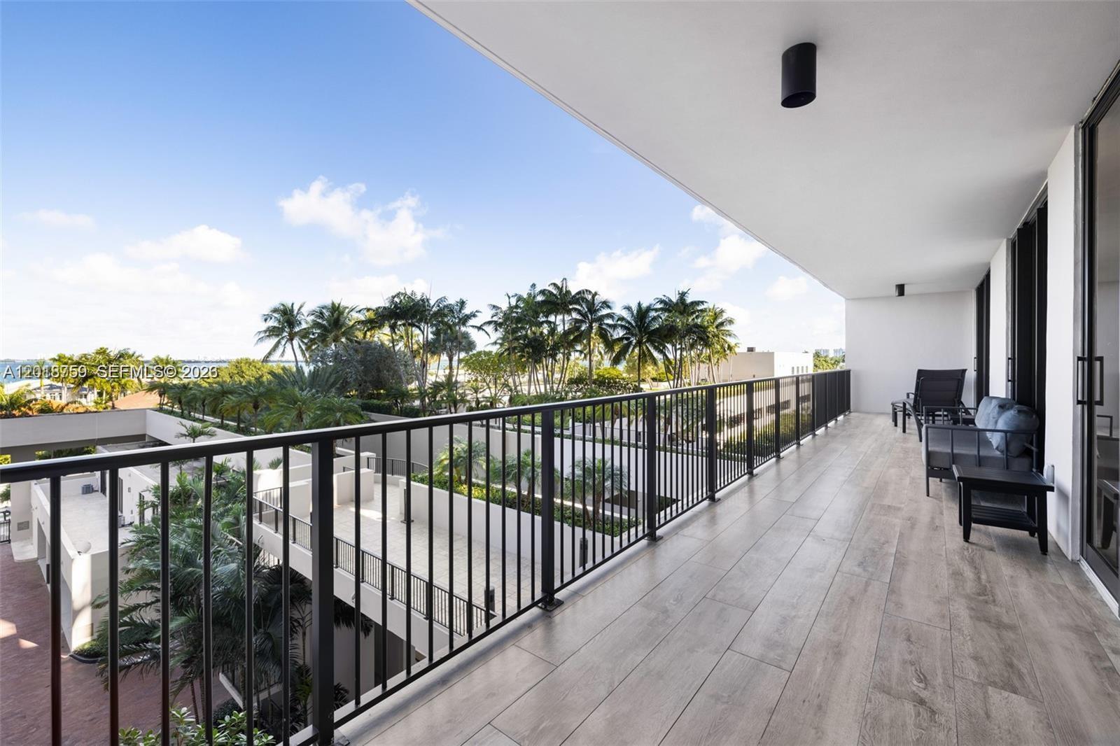 image 1000 Venetian Way7