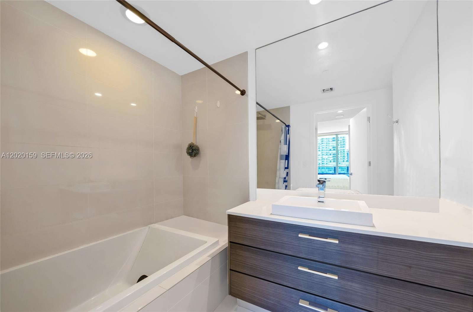 55 SW 9th St #1804 Miami, FL 33130