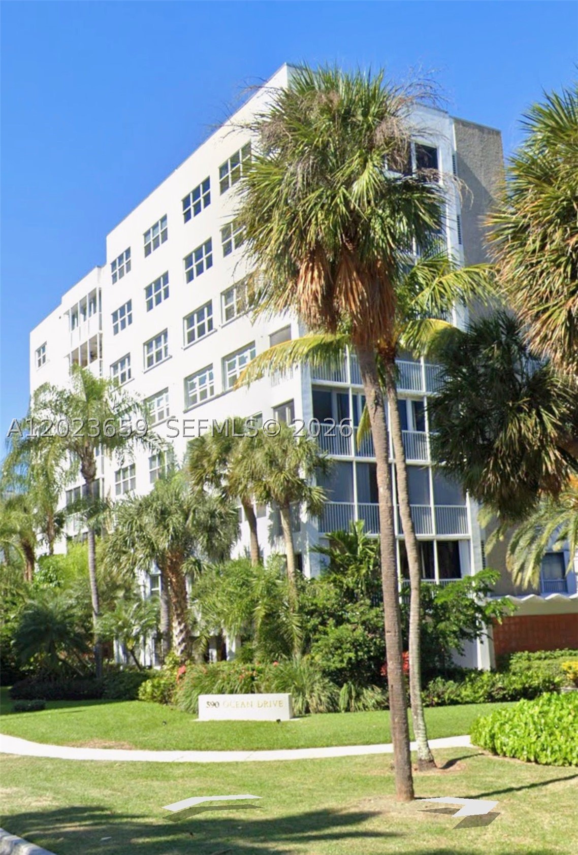 590 Ocean Dr #8B
