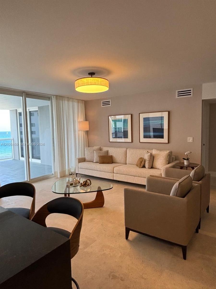 6301 Collins Ave #908