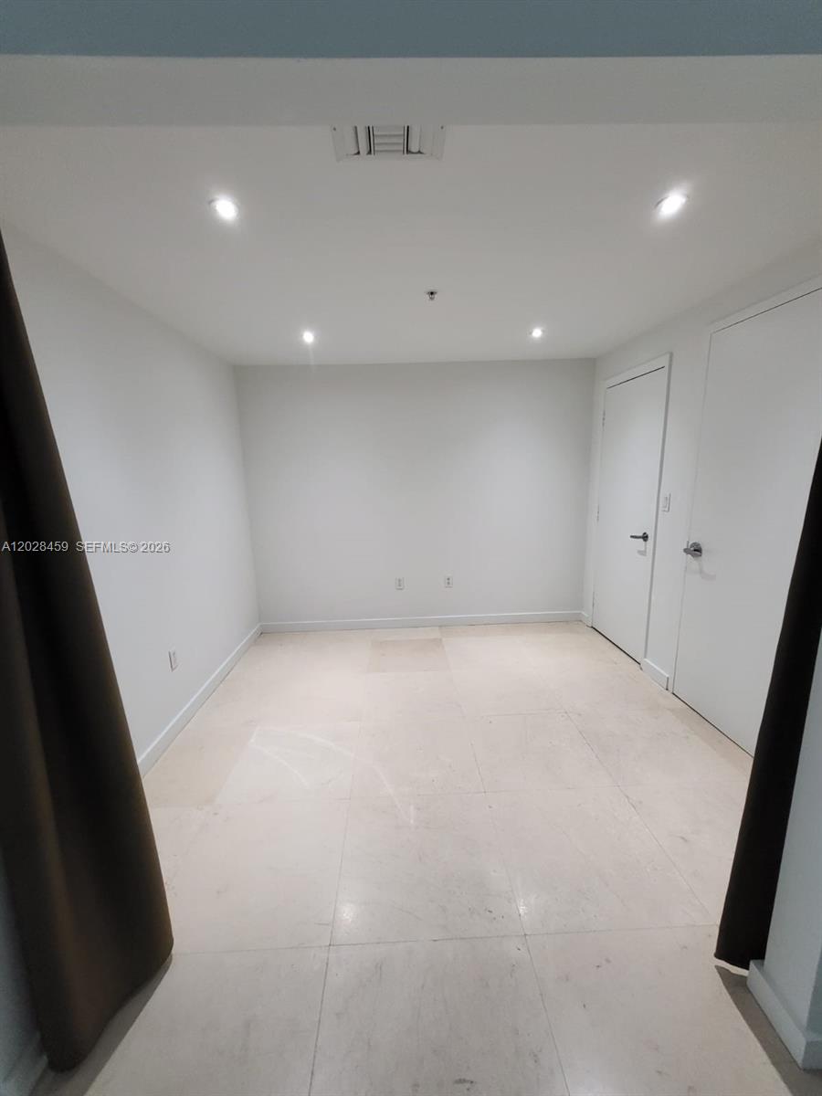 1900 N Bayshore Dr #2415 Miami, FL 33132