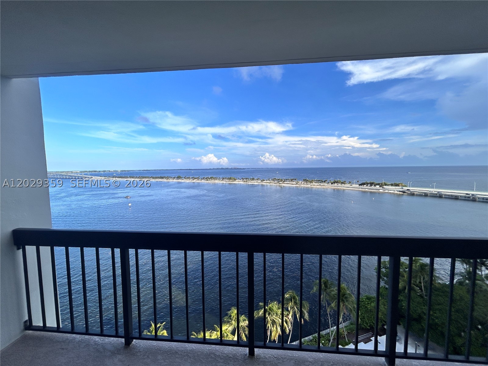 image Brickell Bay Club11