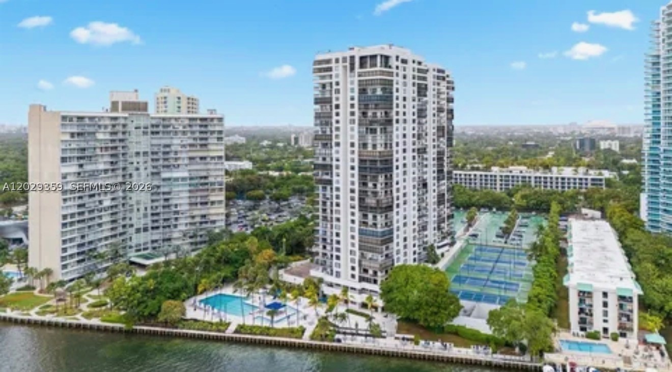 image Brickell Bay Club30