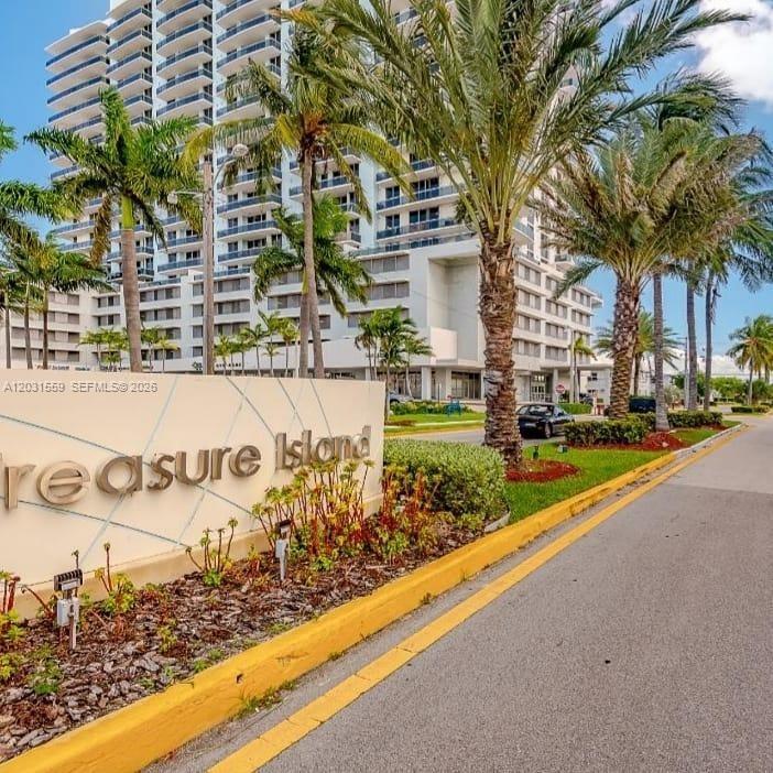 1801 S Treasure Dr #302