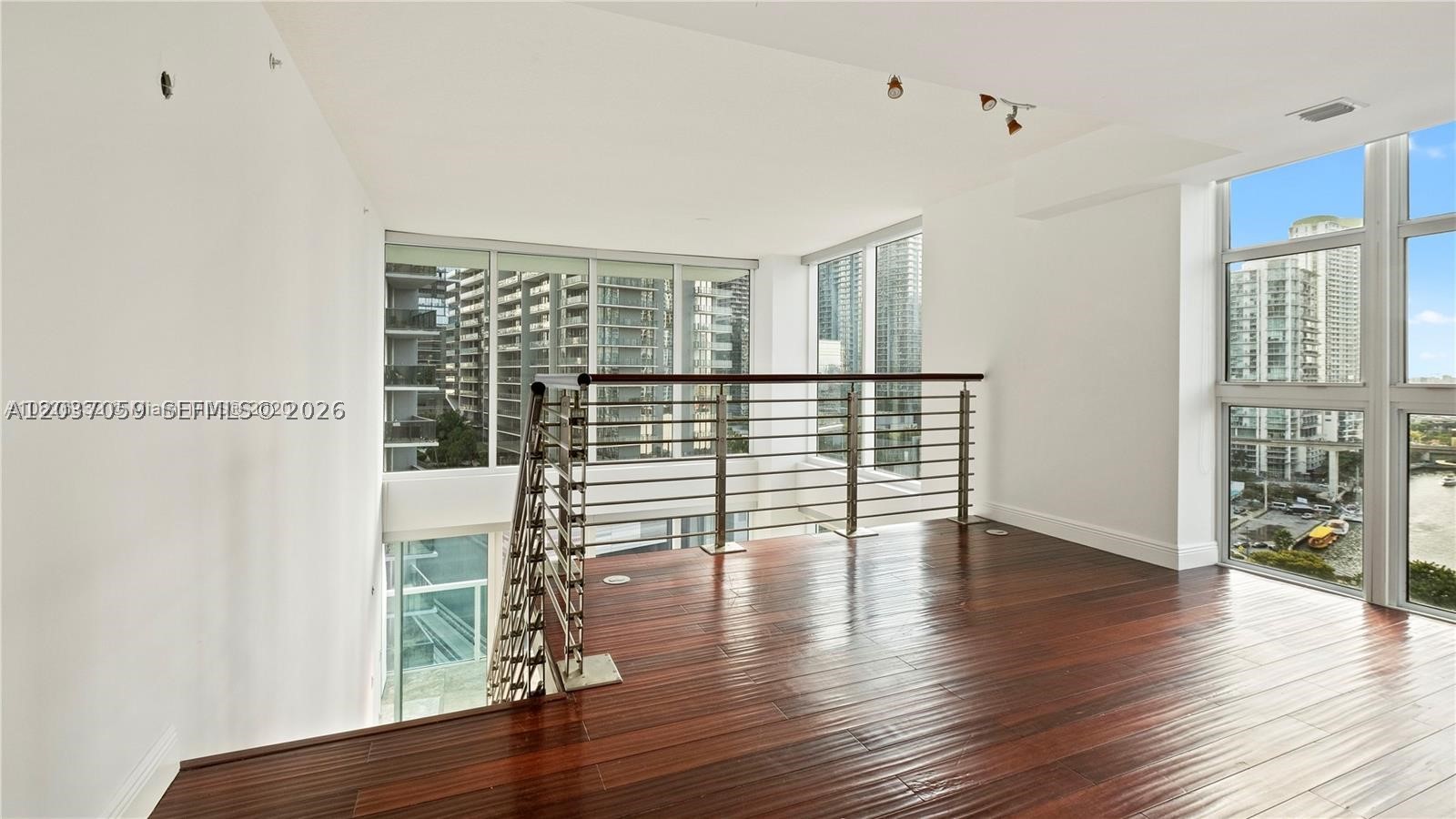 image Brickell on the River South12