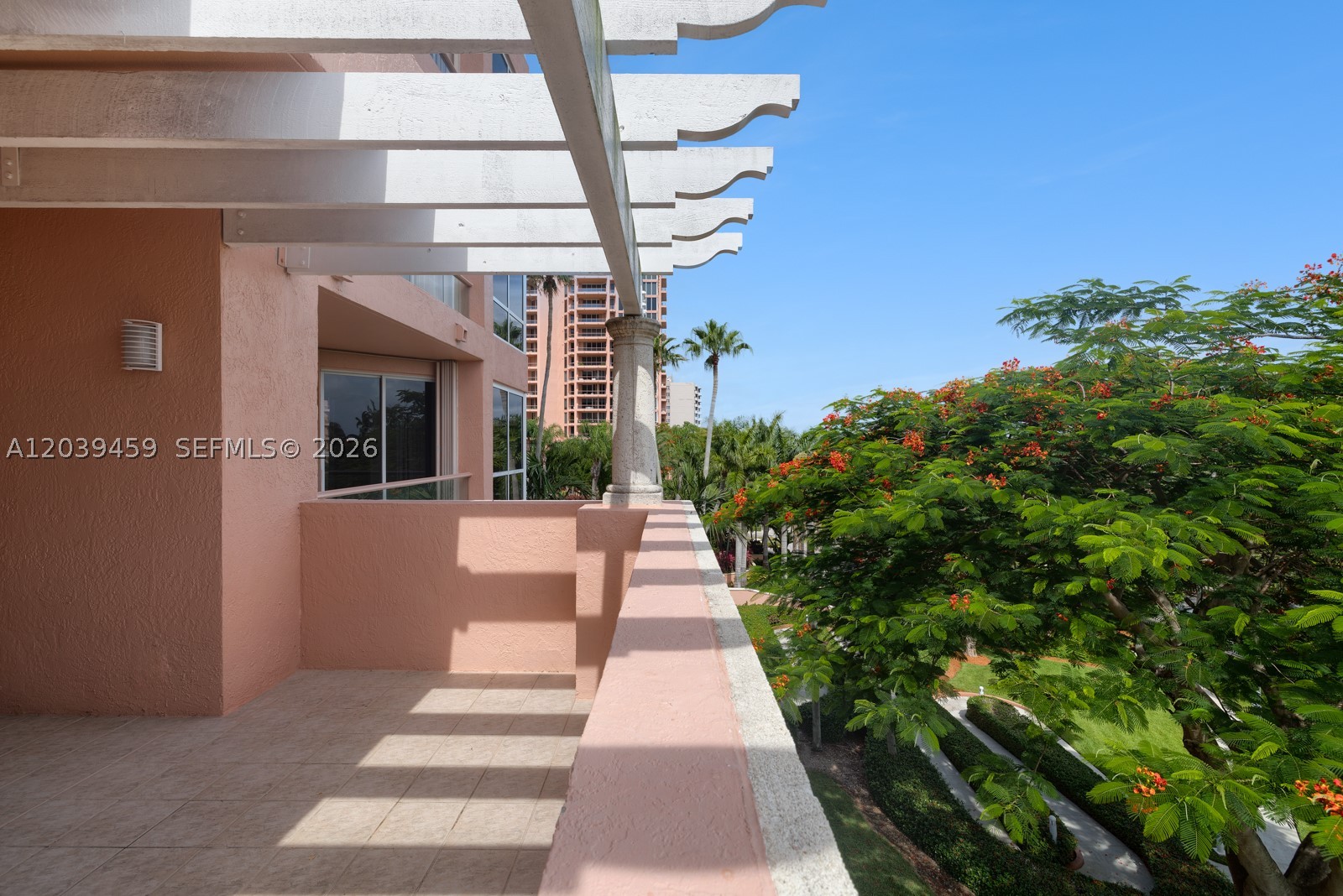 image Gables Club Tower I12