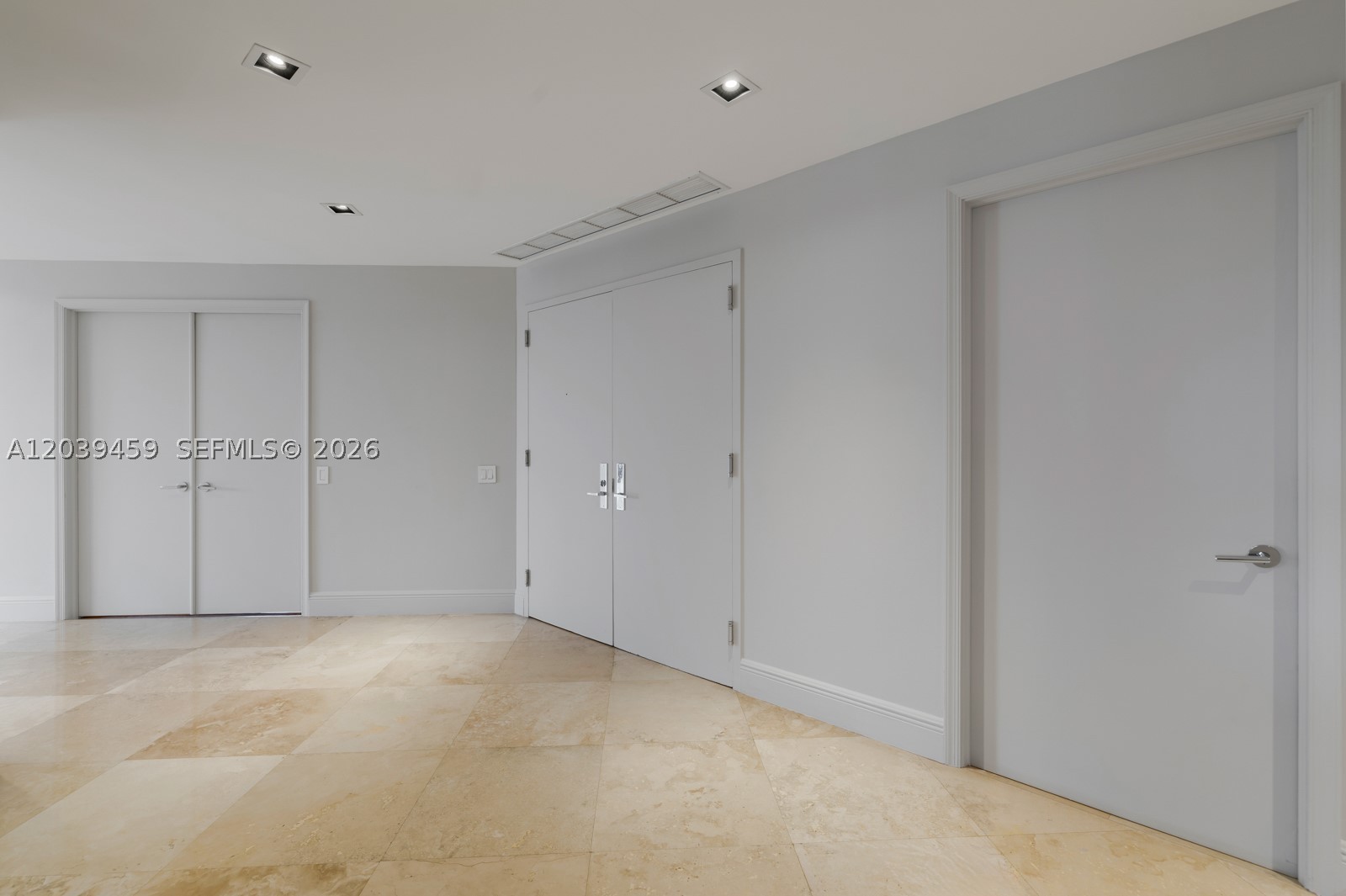image Gables Club Tower I20
