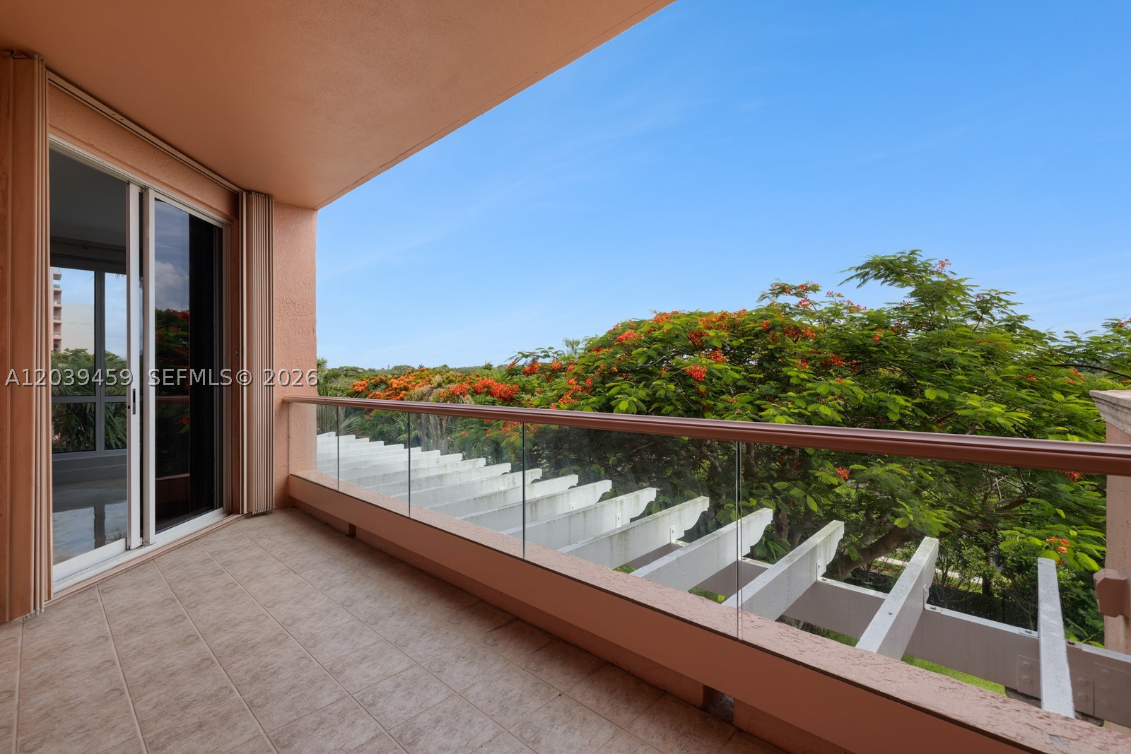 image Gables Club Tower I28