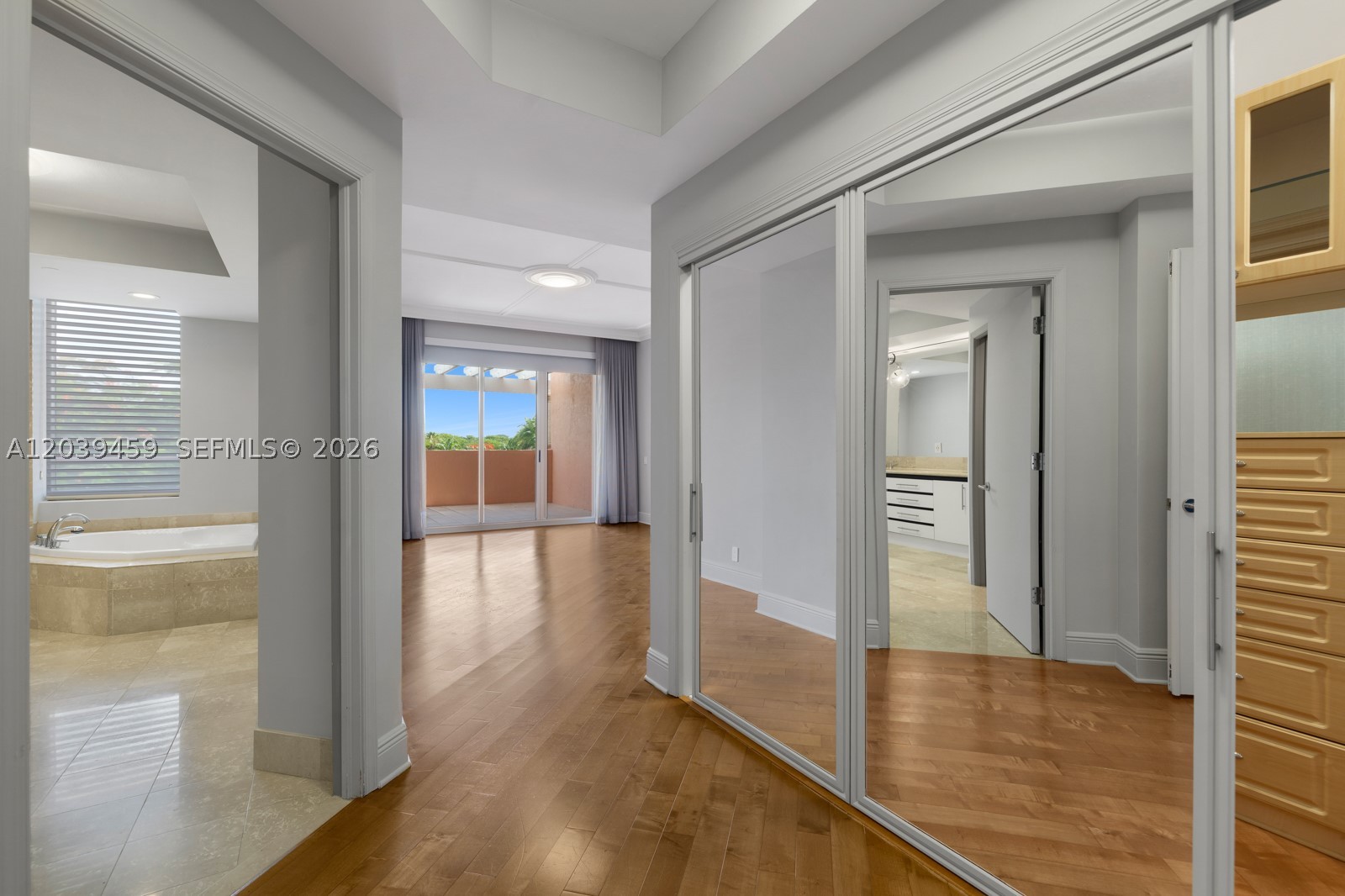 image Gables Club Tower I8