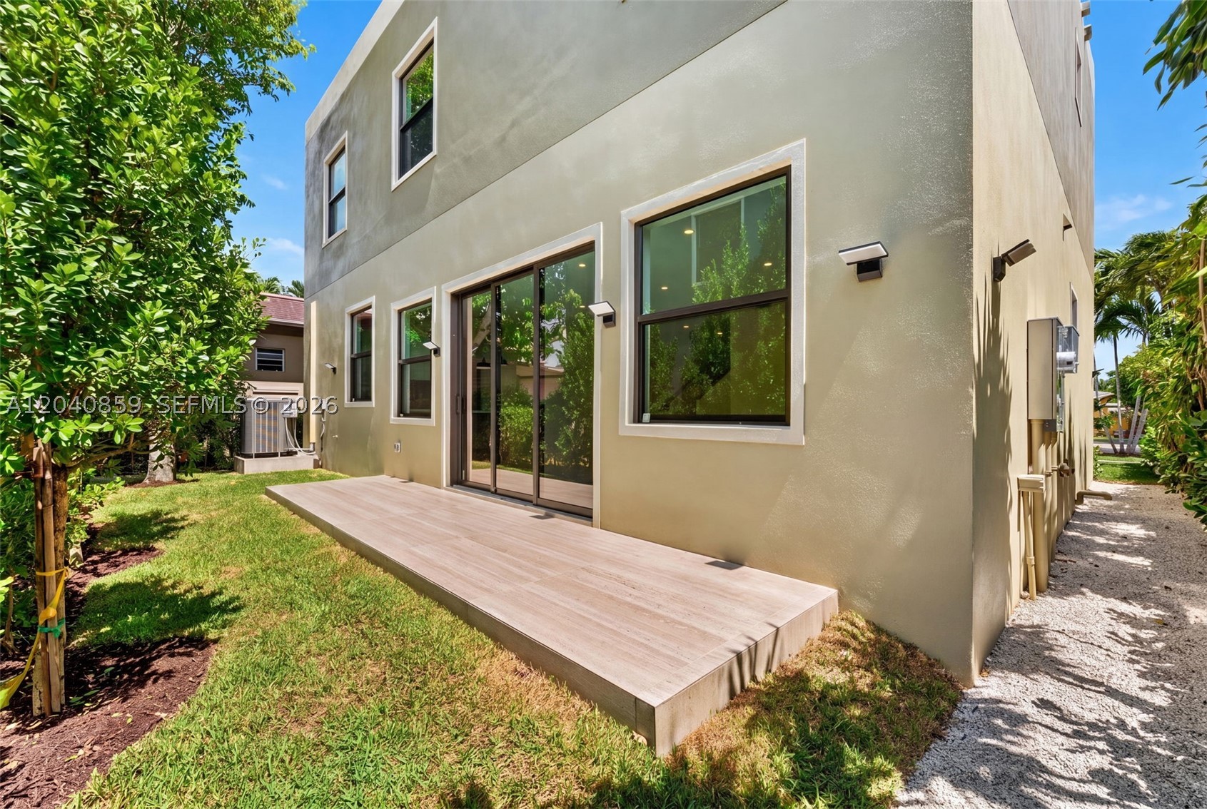 2240 SW 13th St Miami, FL 33145